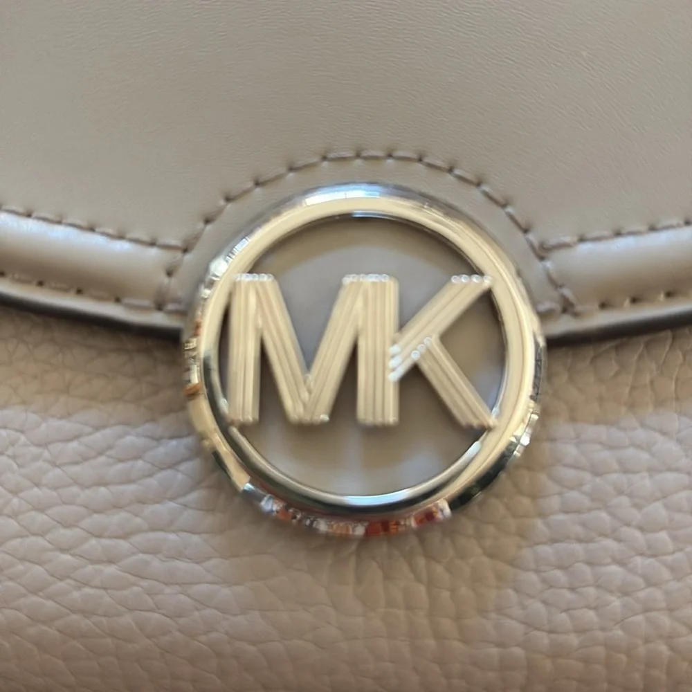 Michael Kors Fulton large Gray Leather Wallet / Flap Closure lots of space NWOT